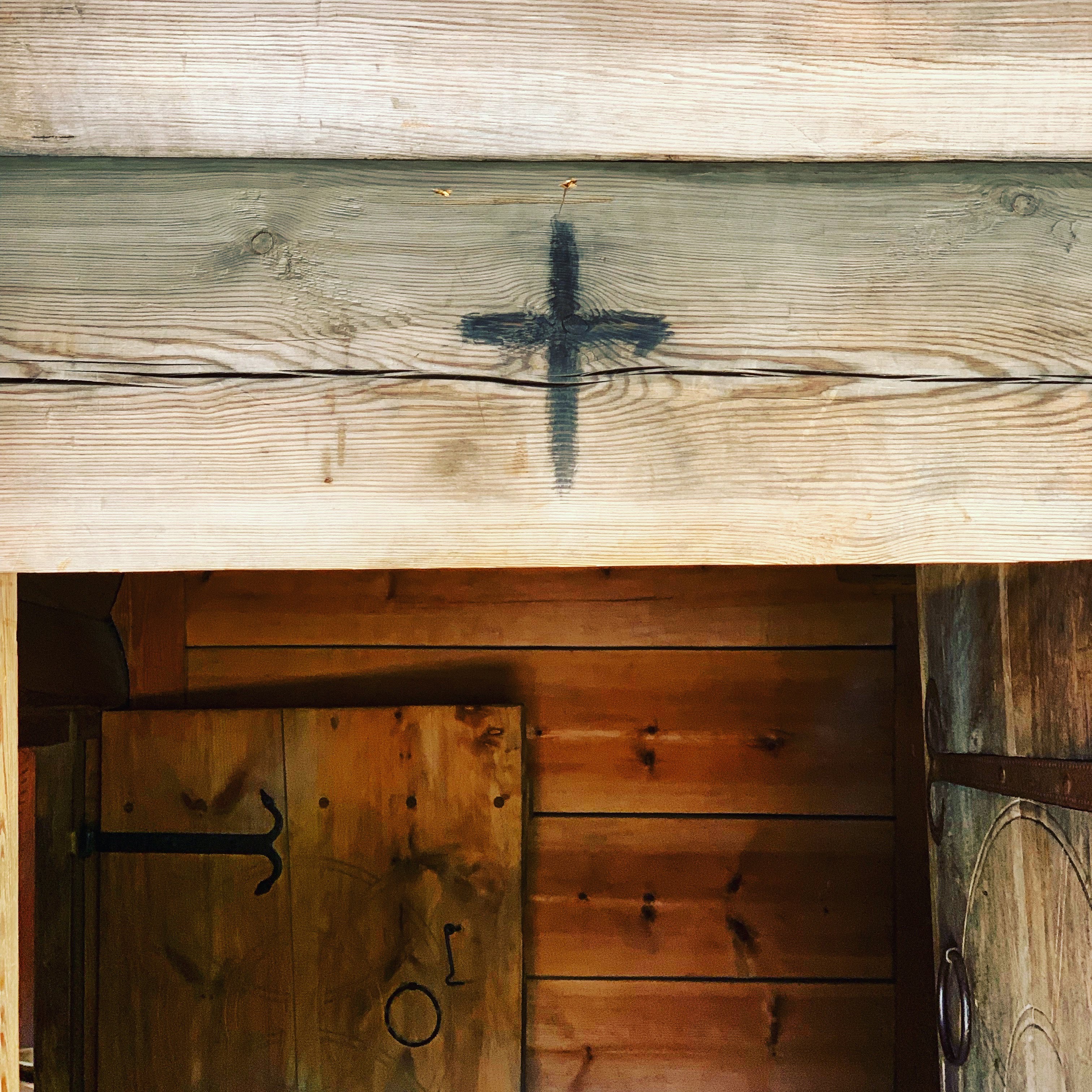 Pitch cross on a door lintel. Photographed at The Norwegian Museum of Cultural History in 2019.